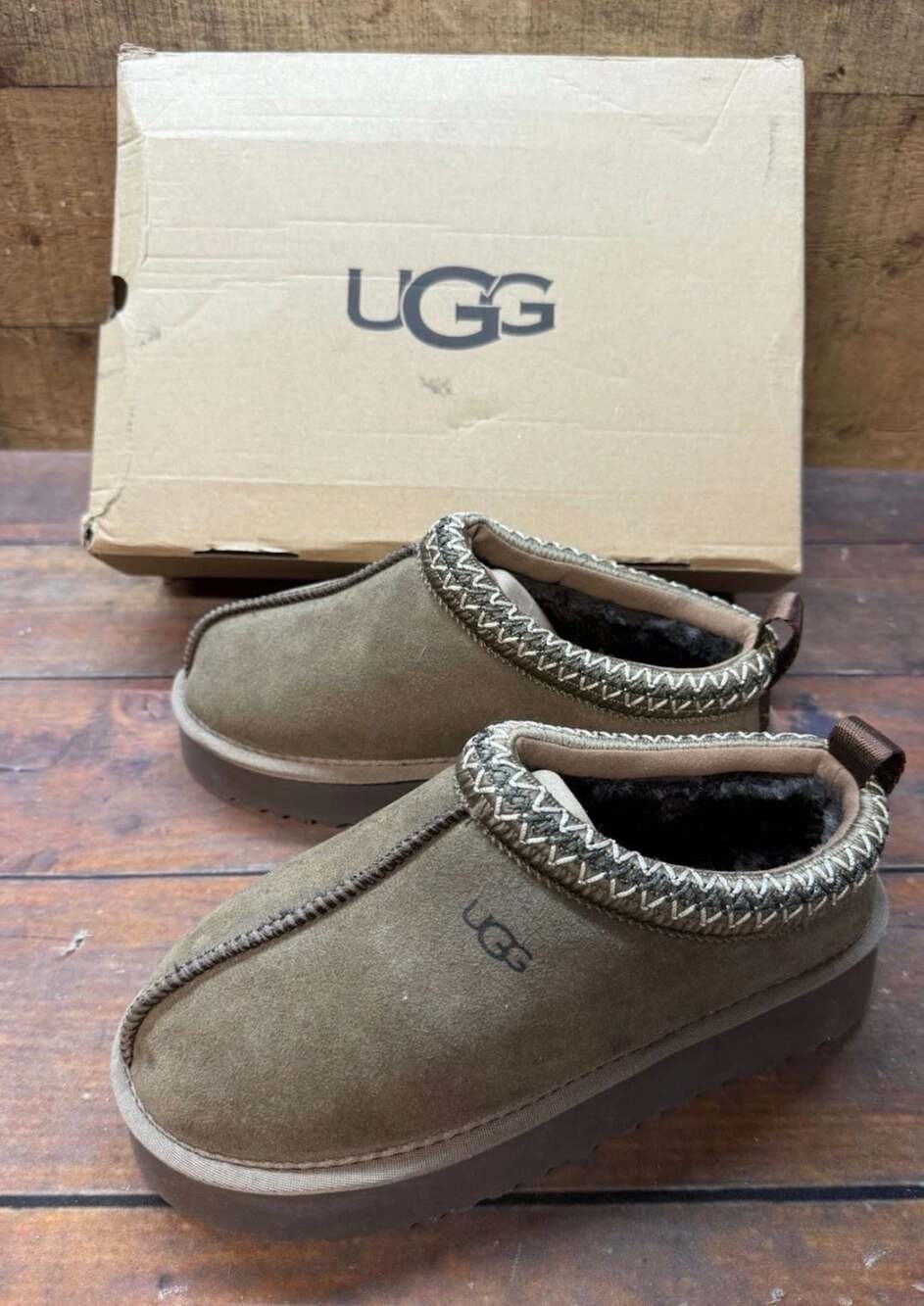 UGG W Dakota Size 6 Slippers Platform Brown Suede